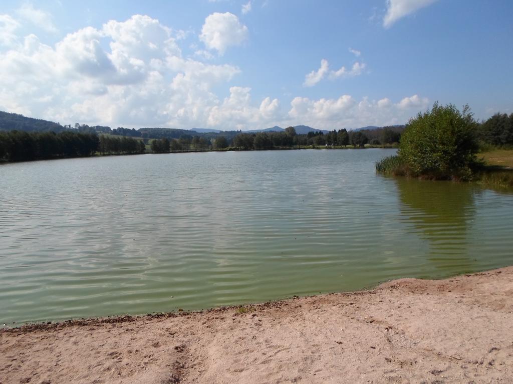 Camping Les Pinasses La Chapelle  Buitenkant foto