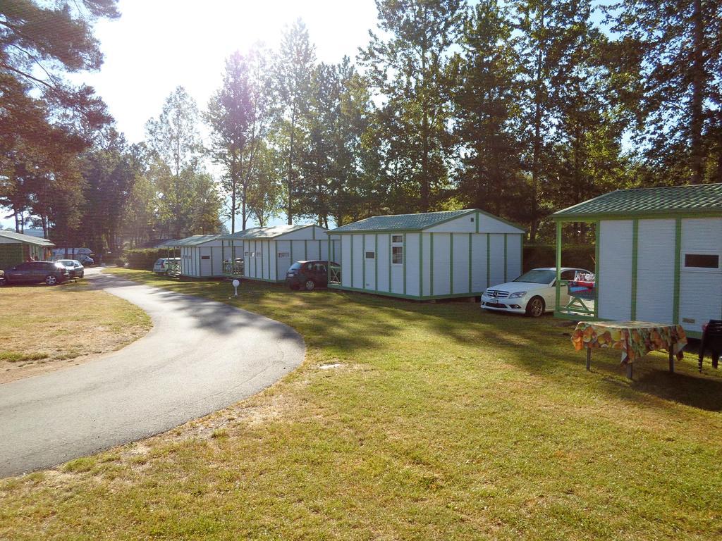 Camping Les Pinasses La Chapelle  Buitenkant foto