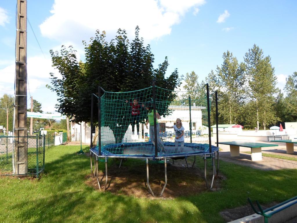 Camping Les Pinasses La Chapelle  Buitenkant foto