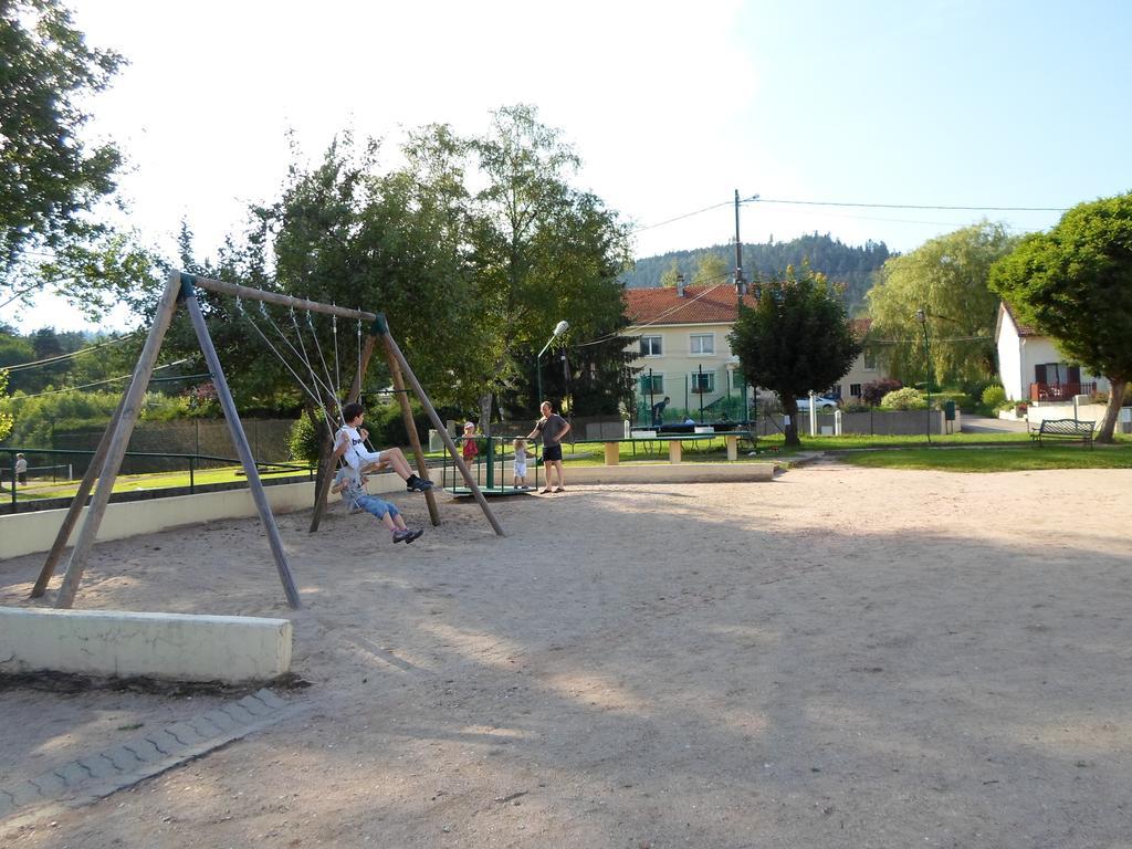 Camping Les Pinasses La Chapelle  Buitenkant foto