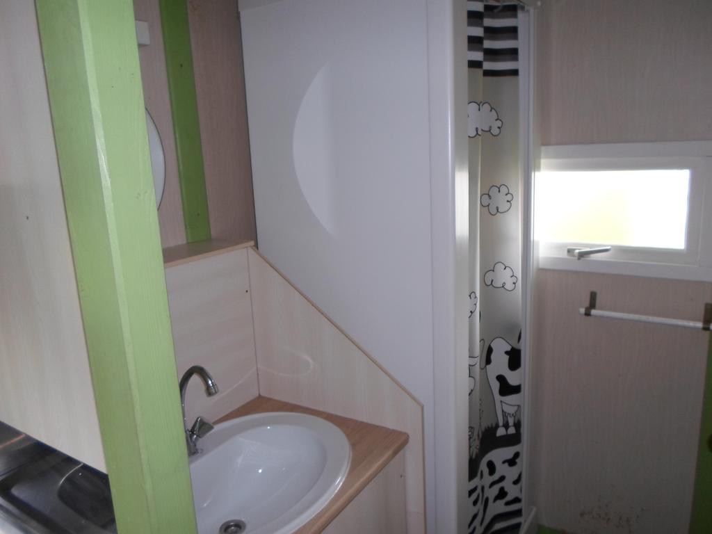 Camping Les Pinasses La Chapelle  Kamer foto