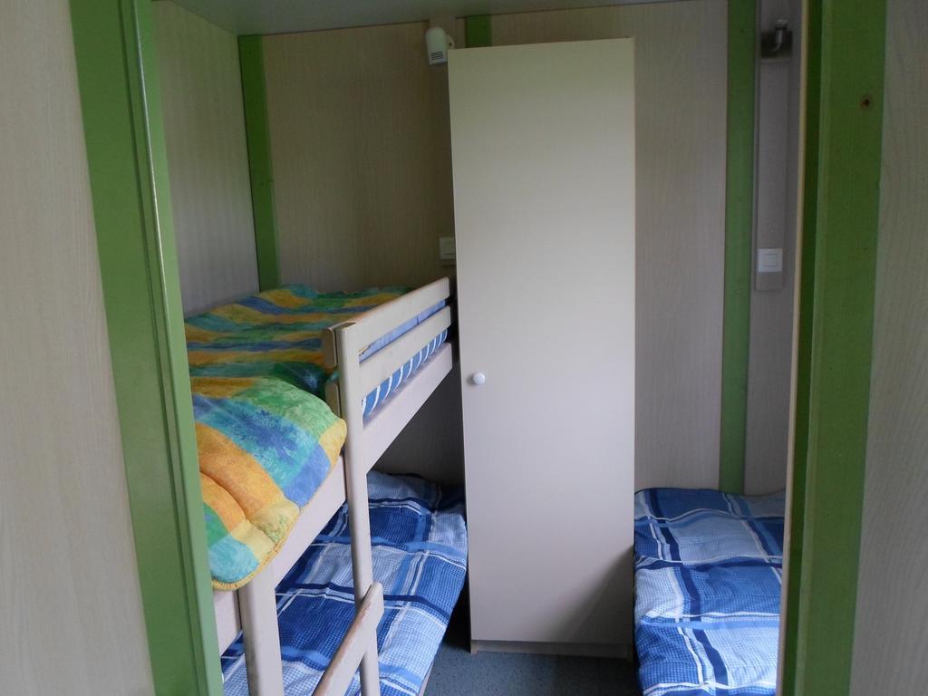 Camping Les Pinasses La Chapelle  Kamer foto